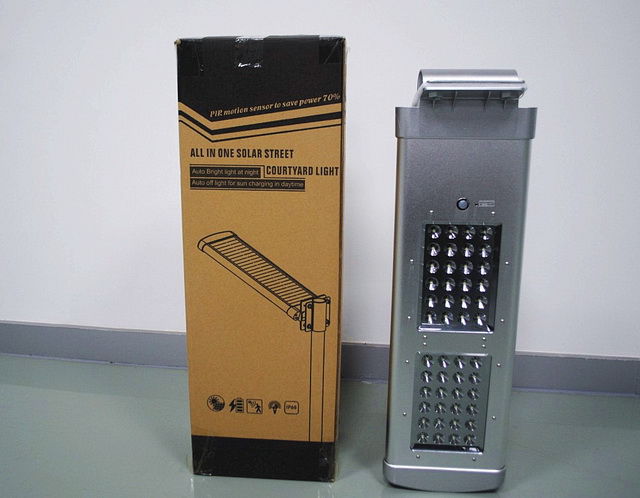 Lampione lampada solare segnapassi led 15w 1000 lumen ip65 luce x ... Lampione solare fotovoltaico